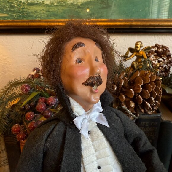 2000 Buyer's Choice Victorian Carolers - Picture 9 of 17